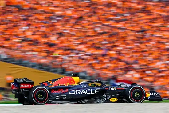 Max Verstappen in actie tijdens de Oostenrijk F1 race