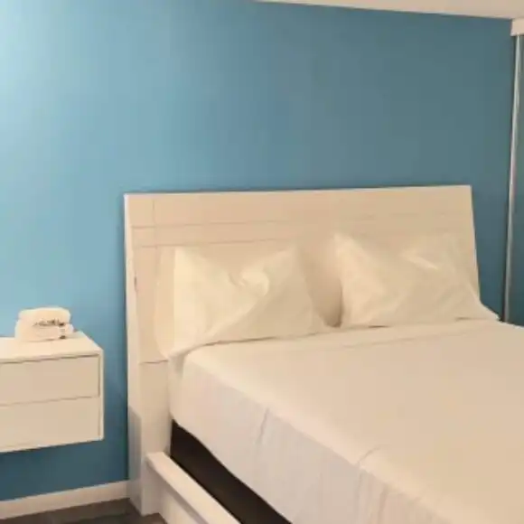 Lovely- 1 Bedroom Condo With Pool | hotel Toronto | Trivago
