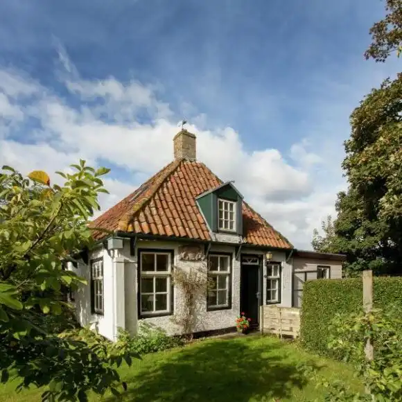 Fairytale Cottage in Nes Friesland with garden | vakantiehuis Ameland | Booking.com