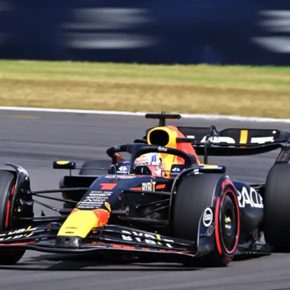 1:18 RB19 British GP 2023 – Winnaar Max Verstappen – Schaalmodel – Red Bull Racing | Verstappen.com
