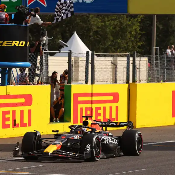 1:18 RB19 GP Monza 2023 – Winnaar Max Verstappen – Schaalmodel – Red Bull Racing | Verstappen.com