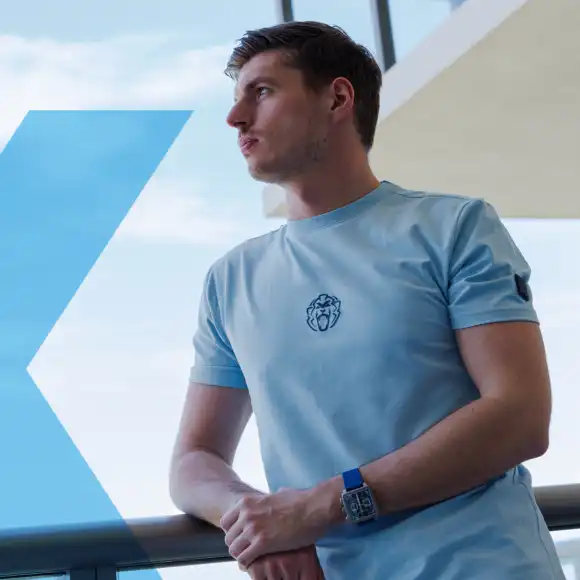 Unleash The Lion T-shirt – Sky – M – Max Verstappen | Verstappen.com