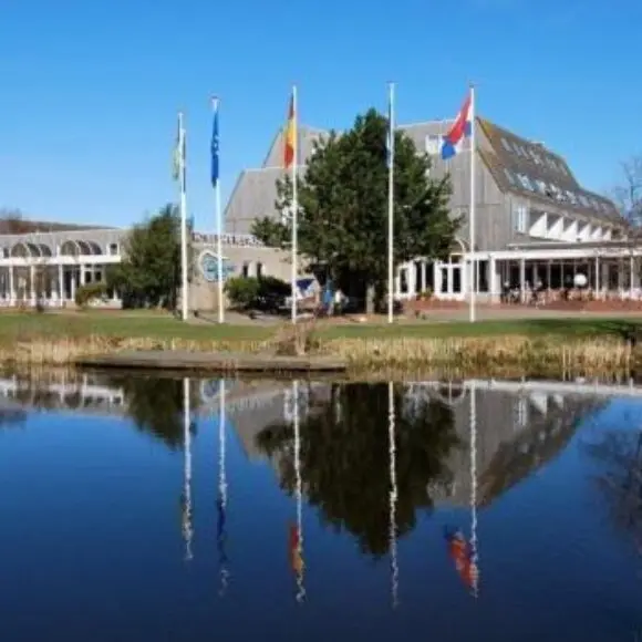 Ster-Appartement “”ZEEDUIN””, met eigen KEUKEN, ZONNIG TERRAS, VERWARMD ZWEMBAD, nabij DORP, DUINEN en STRAND | vakantiehuis Ameland | Booking.com