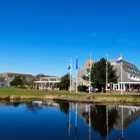 Appartementen ’t STRANDHUYS en DE VUURTOREN, met VERWARMD ZWEMBAD, eigen KEUKEN, ZONNIG TERRAS nabij DORP, DUINEN en STRAND | vakantiehuis Ameland | Booking.com