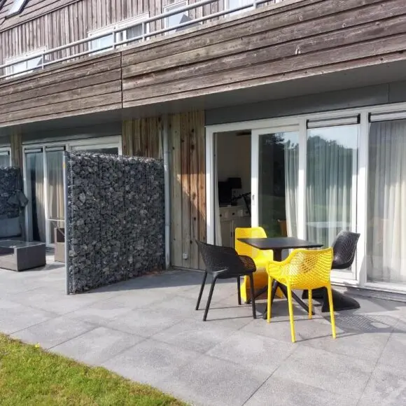 Appartement APHRODITE, met VERWARMD ZWEMBAD, eigen KEUKEN, ZONNIG TERRAS nabij DORP, DUINEN en STRAND | vakantiehuis Ameland | Booking.com