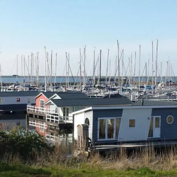 BestMarine Waterchalets Flevo Marina | vakantiehuis Marker Wadden | Booking.com