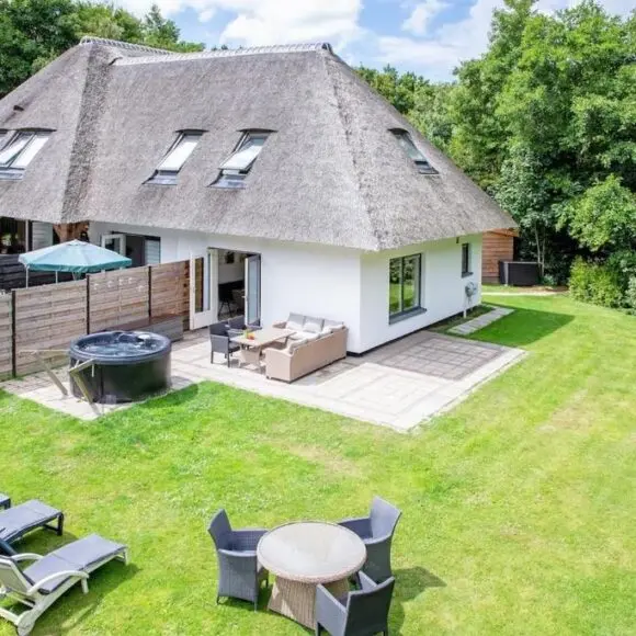 Theislandlife Vakantiehuis met privé jacuzzi en 3 B&B kamers | vakantiehuis Texel | Booking.com