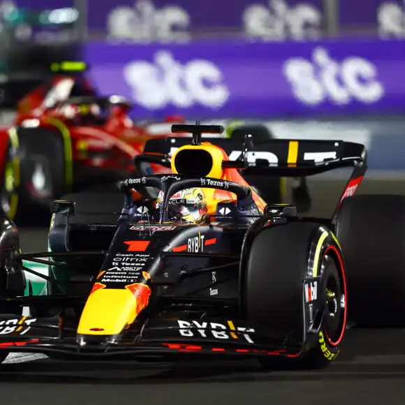 1:43 RB18 – GP Saudi Arabia 2022 – Winnaar Max Verstappen – Schaalmodel – Red Bull Racing | Verstappen.com