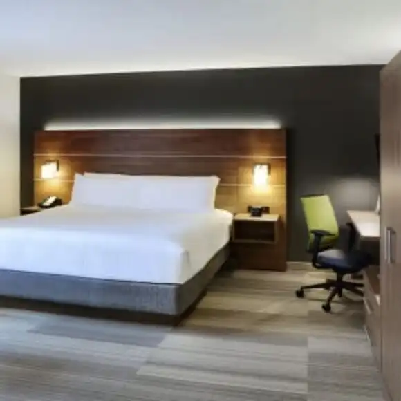 Holiday Inn Express Toronto – Downtown, An Ihg Hotel | hotel Toronto | Trivago