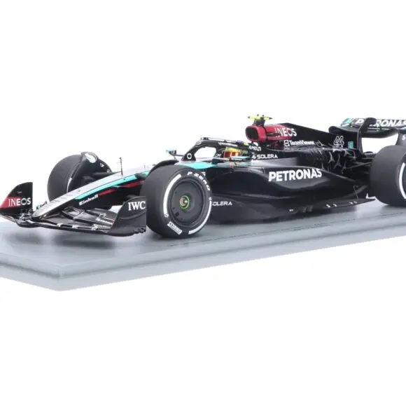 Mercedes-AMG F1 W15 E Performance – Modelauto schaal 1:18 | House Of Model Cars