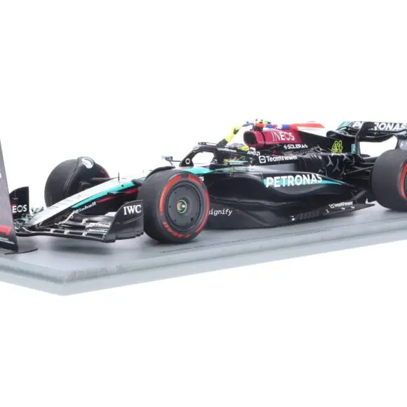 Mercedes-AMG F1 W15 E Performance – Modelauto schaal 1:18 | House Of Model Cars