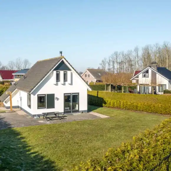 Comfortabel 6 persoons vakantiehuis met sauna, buitendouche en grote tuin in Friesland | vakantiehuis Vlieland | HeerlijkeHuisjes