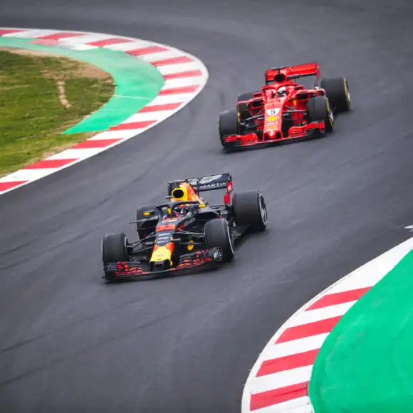 Formule 1 reizen Circuit de Catalunya (eigen vervoer) (3* Hotel) 3 2 L-stand (zitplek) (weekend) | Sportreizen.com