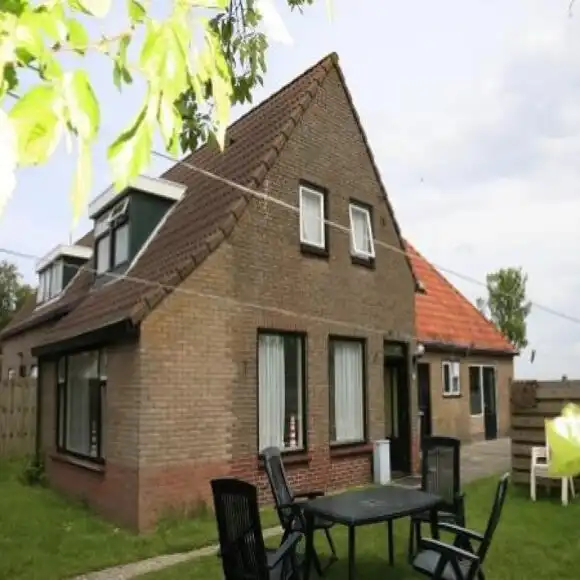 Gelegen in het dorp Buren op Ameland vindt u dit mooi gelegen 6p. vakantiehuis. | vakantiehuis Ameland | Heerlijke Huisjes