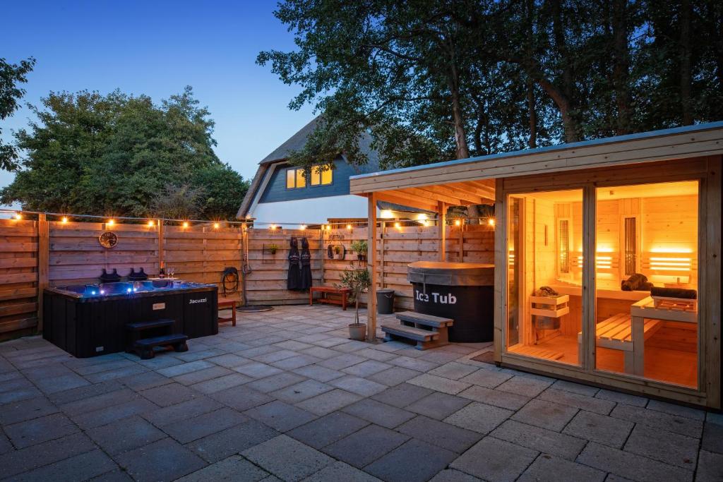 The island life texel met jacuzzi