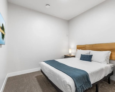 New Downtown 3-bedroom Rental Unit 5 Beside Beach