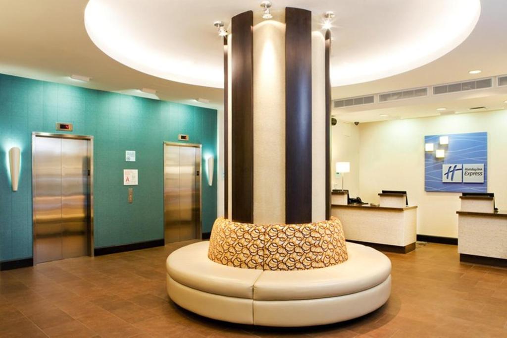 Holiday Inn Express – Times Square South by IHG