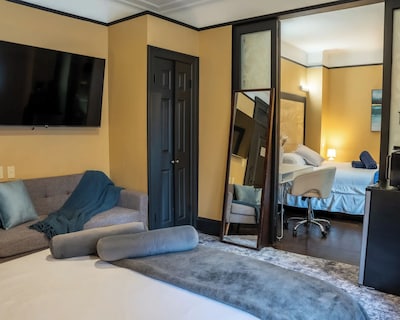 The 2 Bedroom Apartment @ The Mansfield Midtown