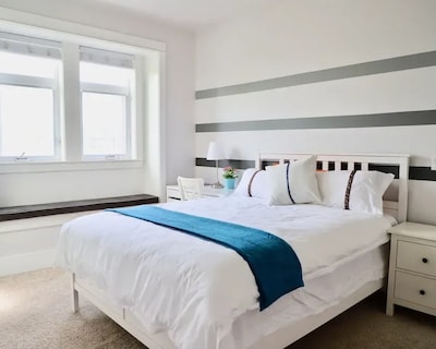 Vancouver West Cozy Retreat by Host Launch