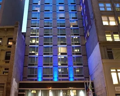 Holiday Inn Express – Times Square South, an IHG Hotel