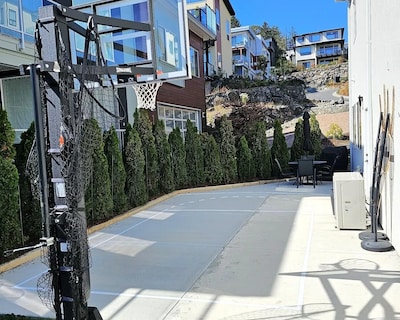 New Modern 1-bedroom Self Contained Suite W/ Air Conditioning