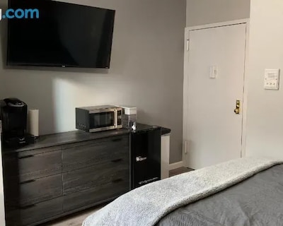 Modern Brooklyn Studio By The Beach