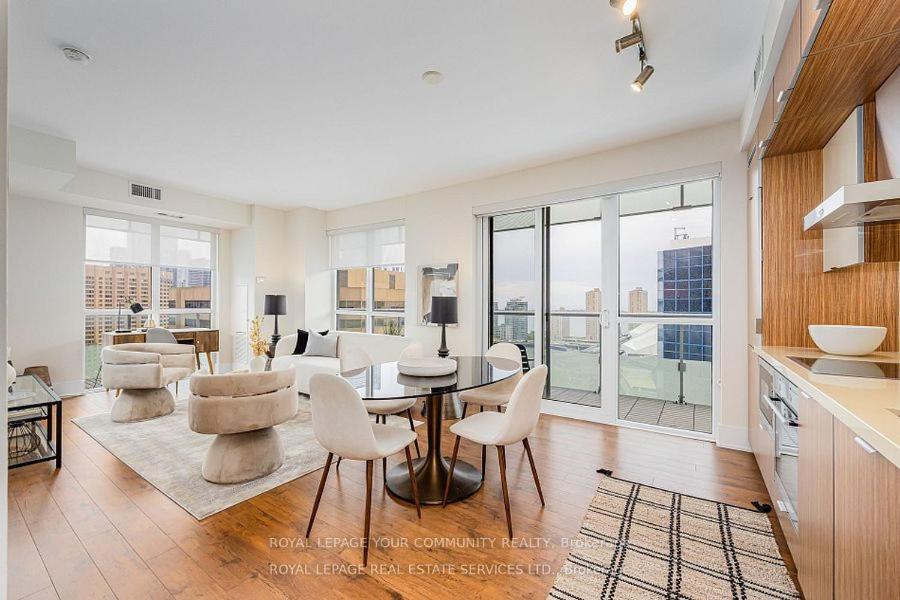 Forma Suites – Downtown Toronto – CN Tower & Rogers Centre