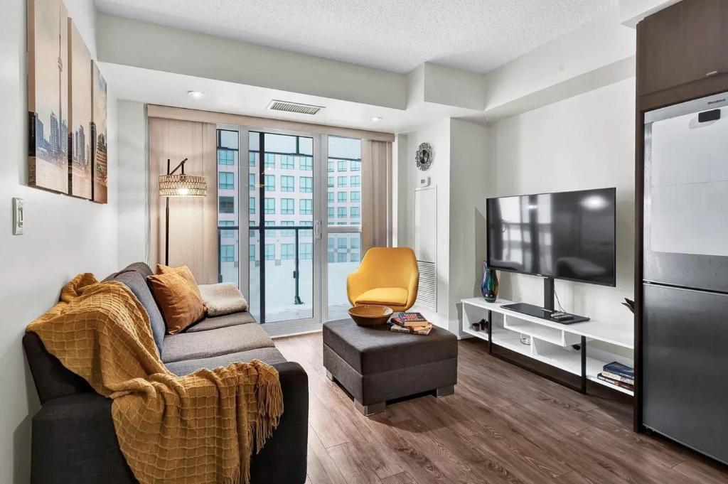 The Ellios Suites – In Downtown Toronto, Opposite CN Tower & Rogers Centre