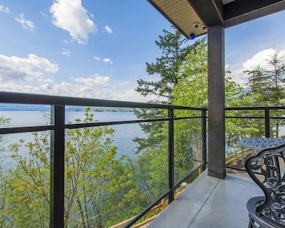 The Lodge On Harrison Lake