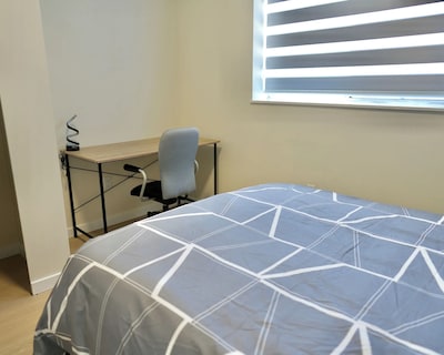 Cozy 3b Home In Prime Location W/ 2 Free Parking