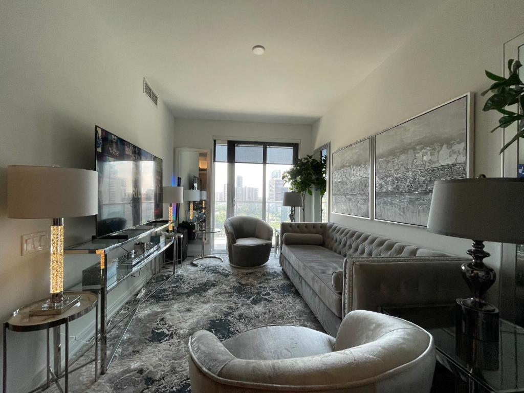 Toronto Bloor & Yonge Luxury Condo