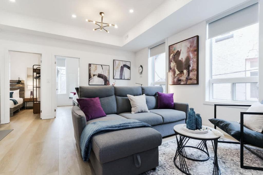 New Elegant Suite for 8 w Patio – Heart of Toronto