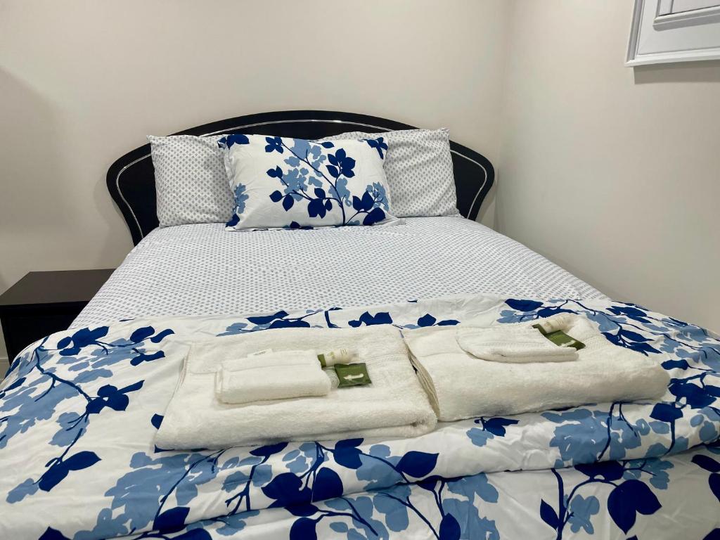 Luxury Basement-Private Bdr & Bathroom with free parking In Toronto