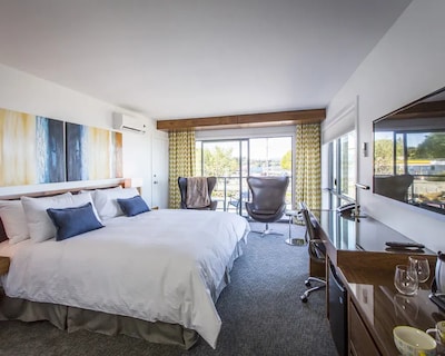 Qualicum Beach Inn
