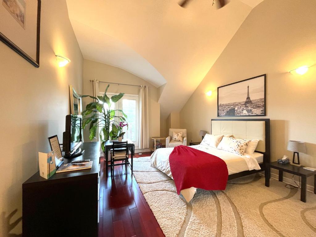 Stunning Rooms in Townhouse across the Beach