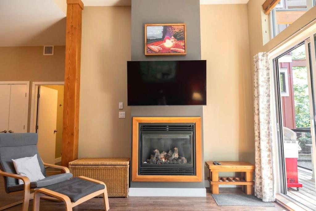 Surfers’ Nest – Waterfront home in Ucluelet