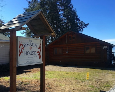The Beach House Texada – Waterfront Cabin