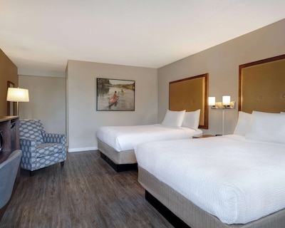 Days Inn by Wyndham Victoria Uptown