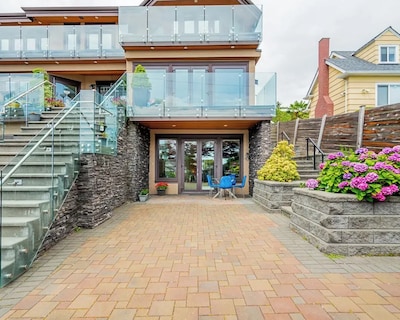 Elegant West Vancouver Condo
