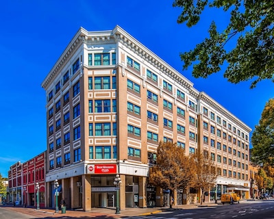 Best Western Plus Carlton Plaza Hotel