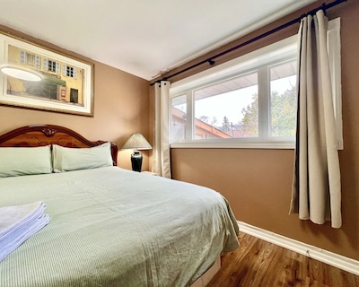 Renovated Rooms 10-min to Finch Subway Near Yonge St