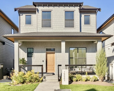 Glamorous Luxurious & Brand New 4 Bedroom House Near Vancouver