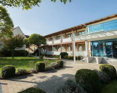 Hotel Locker & Legere