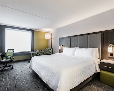 Holiday Inn Express & Suites Toronto Airport South By Ihg