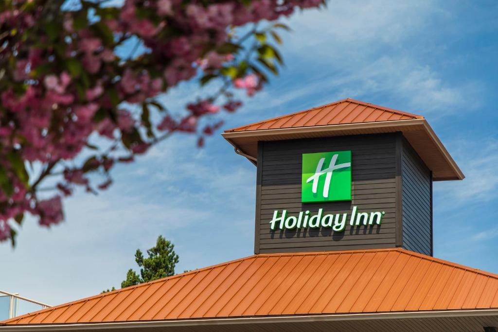 Holiday Inn Victoria – Elk Lake by IHG