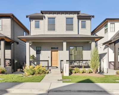 Modern Luxurious & Stylish 2br Private Suite Near Vancouver