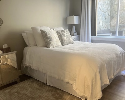 Bears Den Close To Golf Course On Bear Mountain.