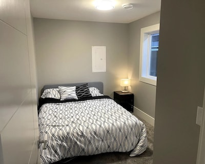 Private New & Modern Cottage Parkside In Saanich