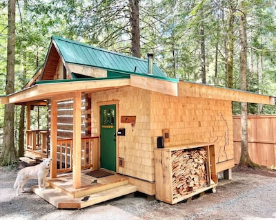 Bigfoot’s Bungalow | Fire Pit-woodstove-large Deck