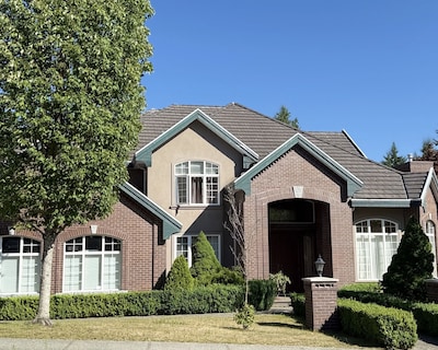 Luxury Italian-style House-Whole 1 000 sf Ground Floor-2 beds/1 bath/1 dining